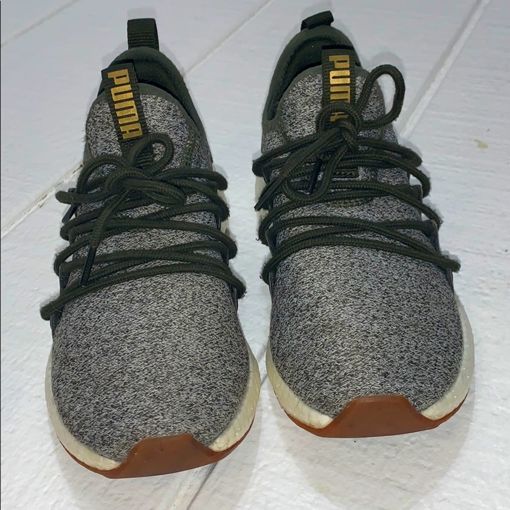 Women’s puma size 6 shoes